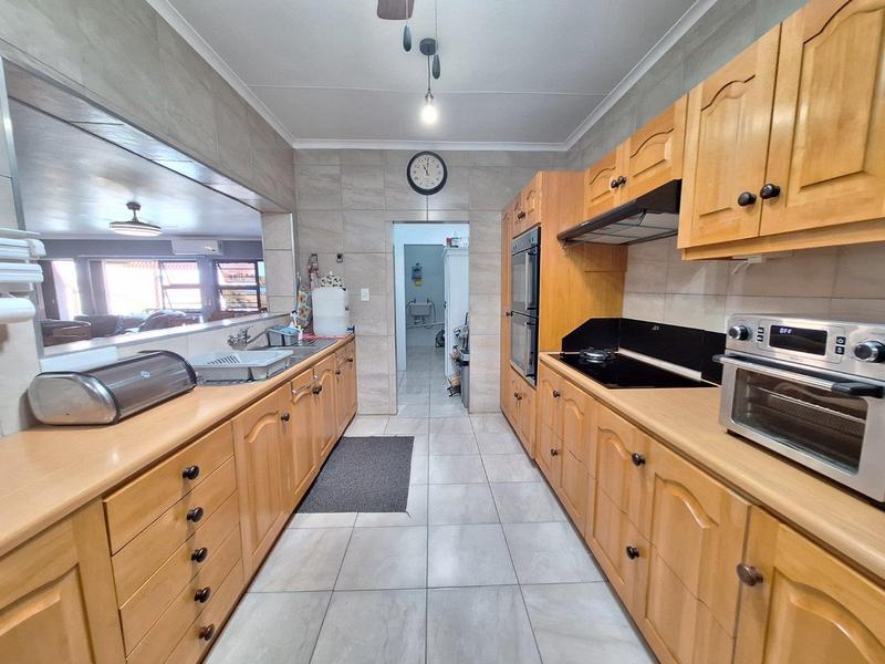 4 Bedroom Property for Sale in Fraaiuitsig Western Cape